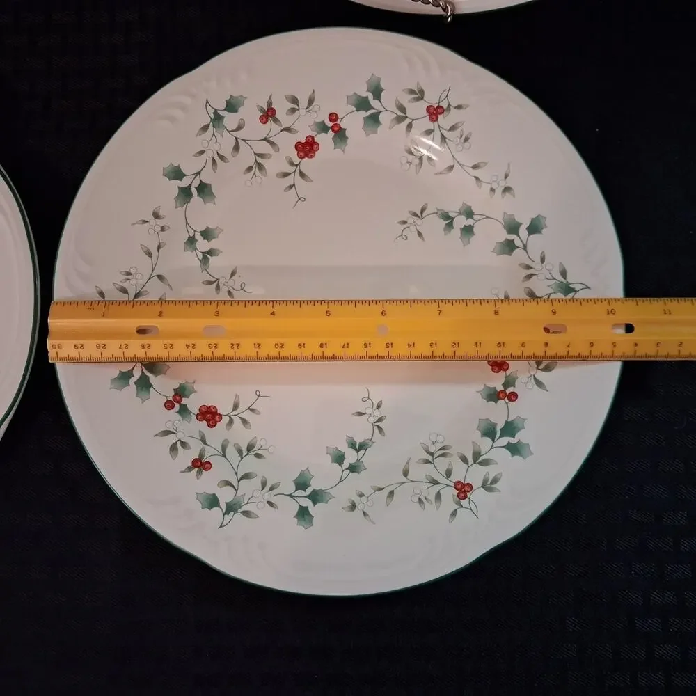 Set Of 4 Dinner Plates Pfaltzgraff Winterberry 10.25” Holly Berry Christmas